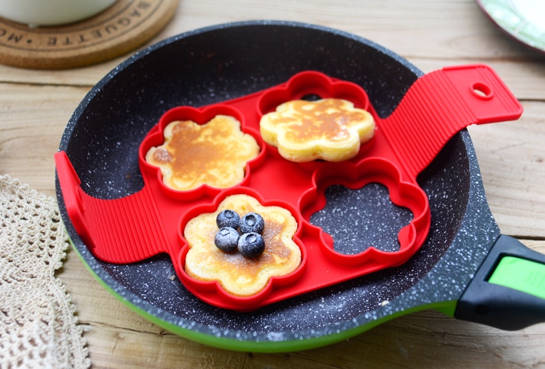 1Pcs Silicone Non Stick Fantastic Egg Pancake Maker Ring Kitchen Baking Omelet Moulds Flip cooker Egg Ring Mold Color : FLOWER|SQUARE|HEART|ROUND|7-ROUND|HEART-FLOWER-ROUND|ROUND-HEART|10HEART 